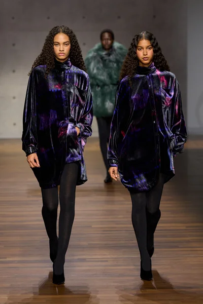 Look 80